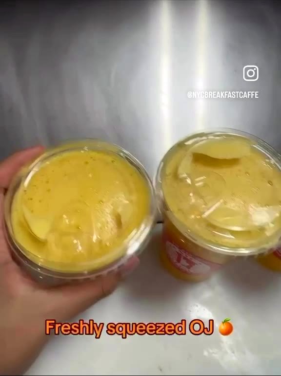 Zumo de naranja recién exprimido